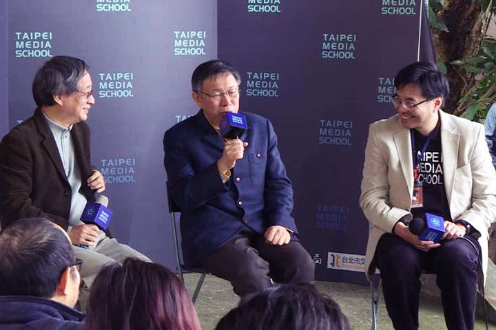 柯文哲視察影視音學校 學生憂「經費來源」