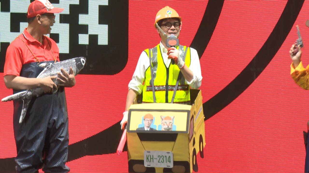 高雄萬聖節超吸睛！　陳其邁扮垃圾車司機驚豔全場