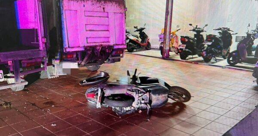 桃園轎車闖紅燈撞飛機車 21歲騎士「人車拋飛」受傷送醫