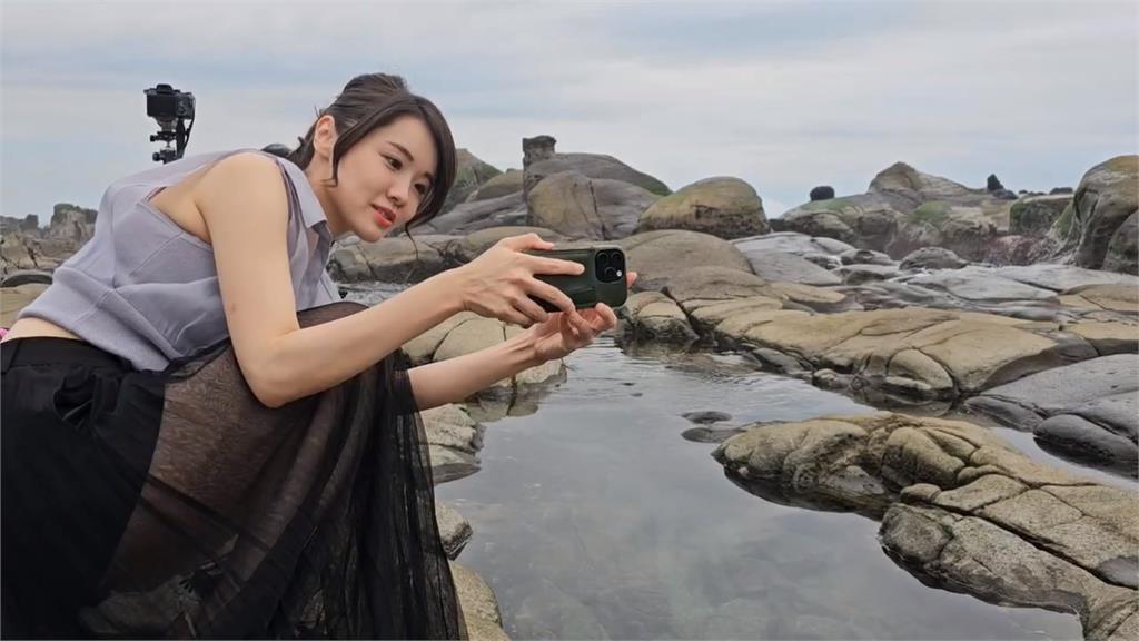 東北季風過境！基隆和平島山海美景　湧「賞浪花」遊客