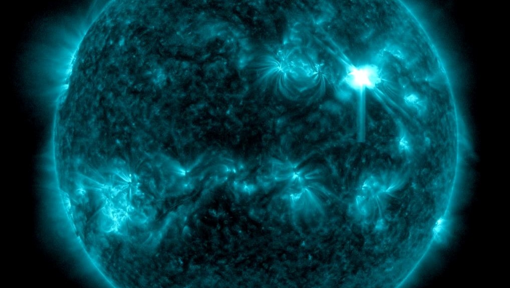 最高等級「X級太陽閃焰」噴發　鄭明典PO震撼照：放射很強紫外線！