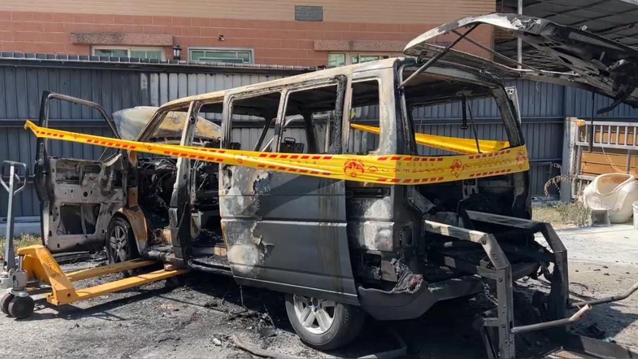 快新聞／只剩骨架！彰化秀水廂型車起火燃燒　駕駛見狀「緊張過度昏倒送醫」