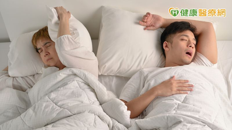 鼾聲如雷、半夜總警醒 醫:別忽略「扁桃腺肥大」