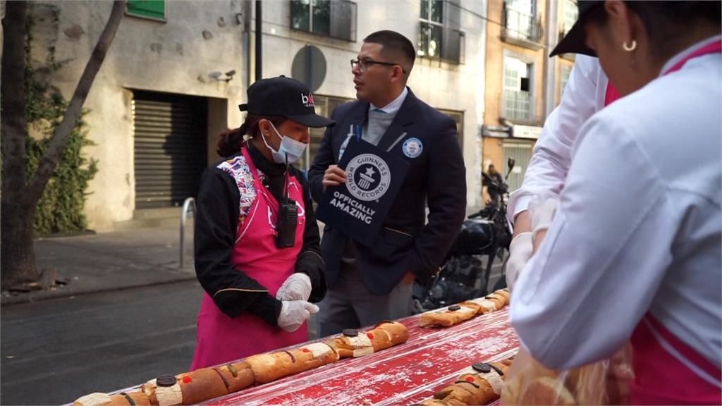 墨西哥慶祝主顯節「擺桌超狂」！　「三王節麵包」長達4.5公里破紀錄