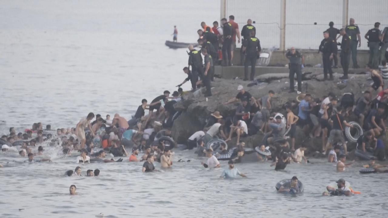 上千移民湧入西班牙北非領土休達　當地政府無法負荷