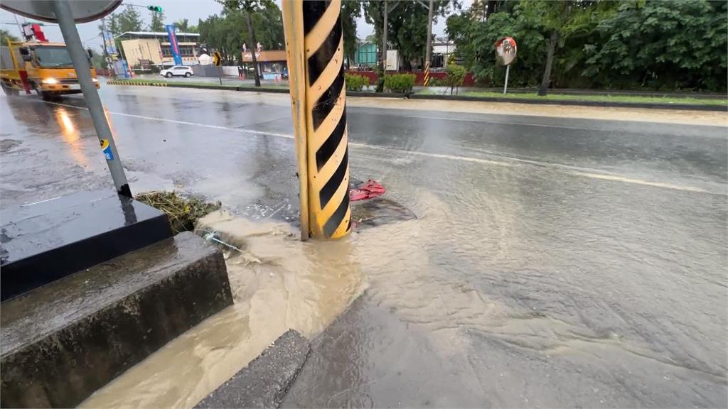 南投名間午後大雷雨排水不及　水淹深度一度達20公分