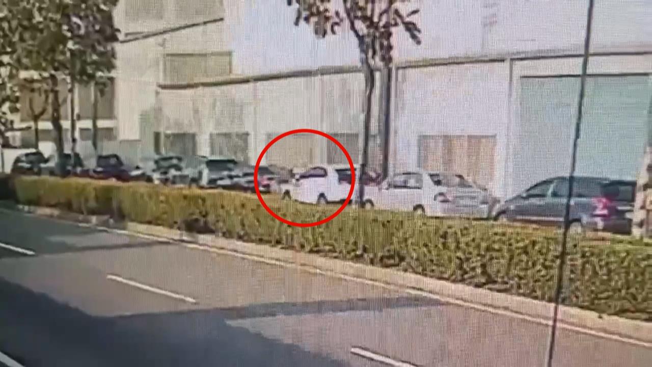 把車當畫布? 高雄岡山驚現「刮車怪男」 持利器隨機亂刮 共4車受害