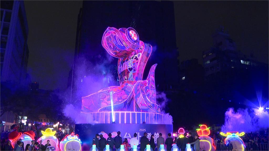 台北燈節開展！　　四大展區燈組浪漫燈飾吸民眾觀賞