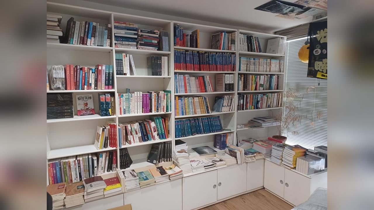 快新聞／銅鑼灣書店清倉退租！林榮基親挑書籍「自由定價」　未來動向曝光