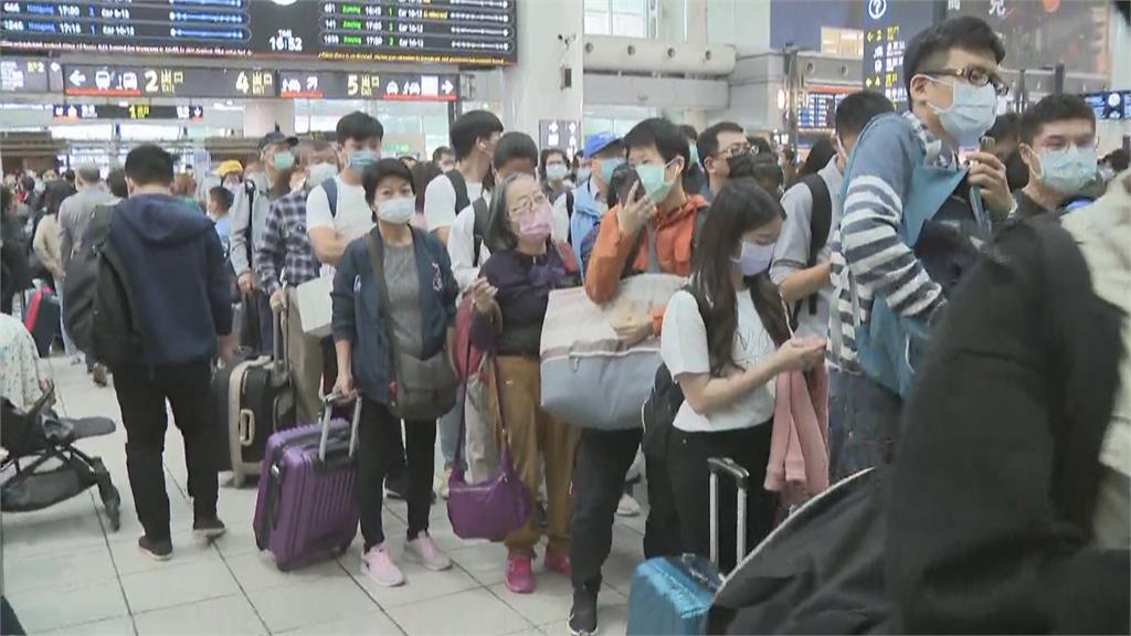 快新聞／大批旅客湧入高鐵左營站　不滿清明假期受影響