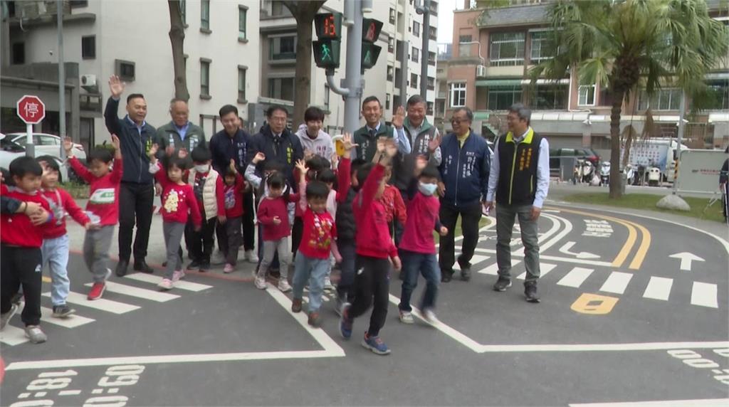 台南光賢交通公園　迷你路口超吸睛！　盼孩童遊戲中學習交通知識