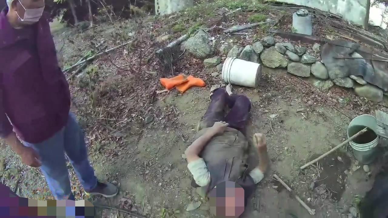 快新聞／7旬翁超狂求生記！受困菜園只舔髒水維生　竟靠「這工具」苦撐3天
