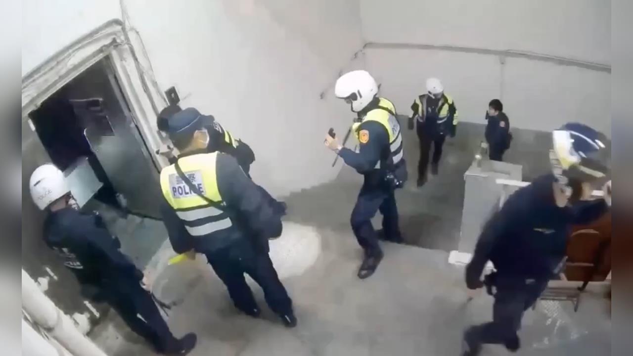 警察追張文到頂樓後他墜地身亡！「為何不用槍」網點1狀況：翻翻案例