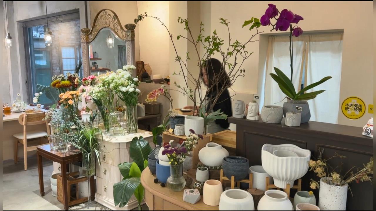 台日下午茶結合花藝美學　花藝工作室變身甜品茶屋