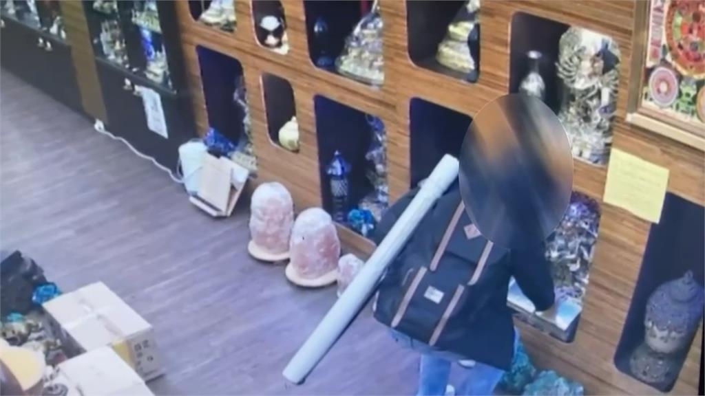 佯裝顧客狂偷45件文物　佛教藝品店損失逾300萬