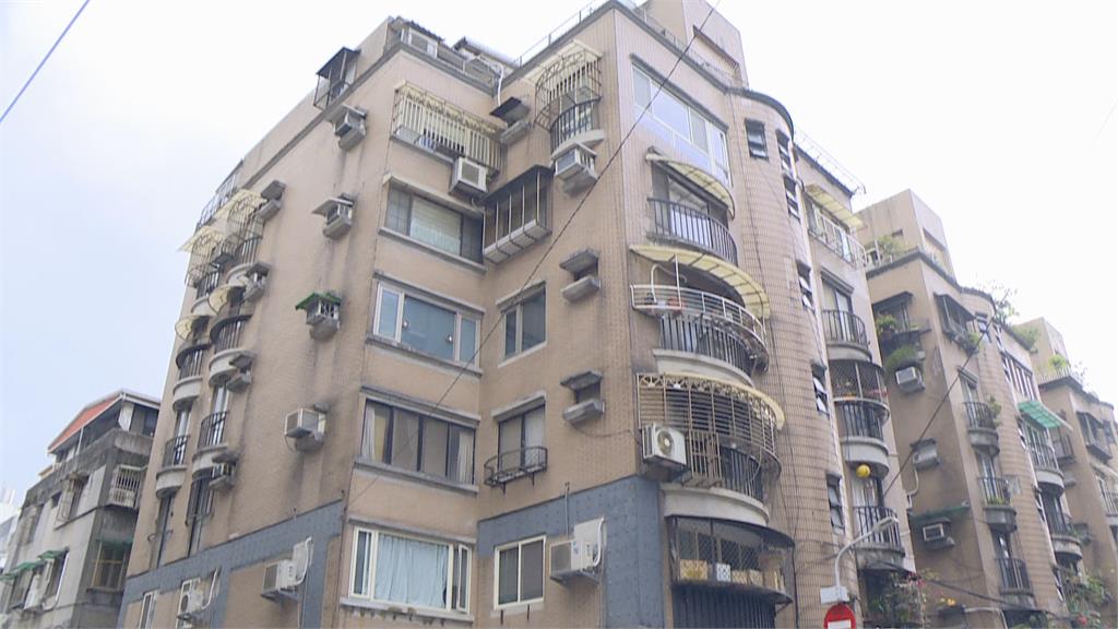 稱月租下殺25萬 東區白布條屋「反串」招租惹議
