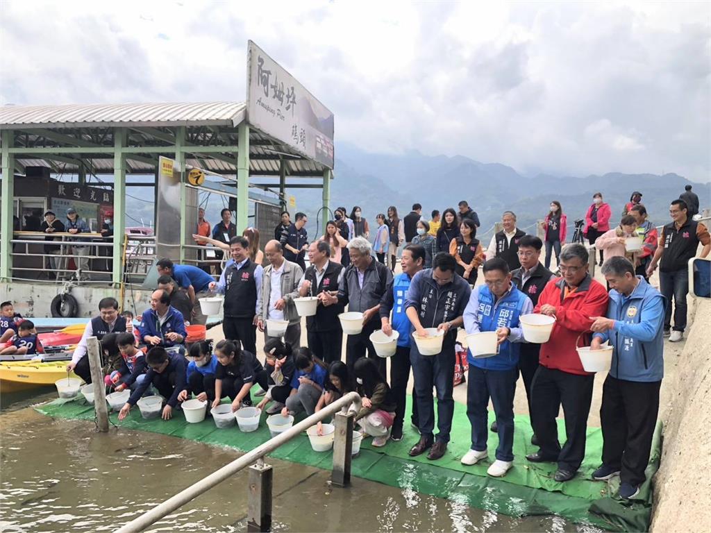 桃園石門水庫魚苗放流活動　創造漁業經濟、永續雙贏