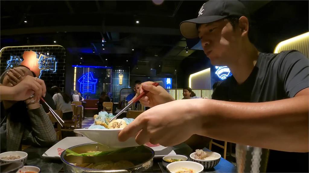 壓倒性第一名！南韓歐巴體驗台式火鍋　淺嚐一口秒愛上：偉大的食物