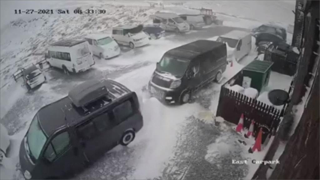 英國暴雪成災道路關閉　61人受困酒吧3天
