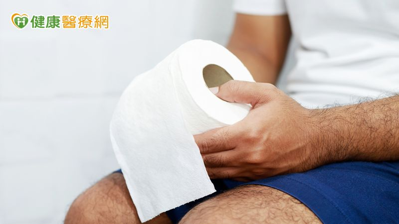 70歲老翁糞便潛血後未追蹤！8 年後竟變癌　堵塞全腸道了