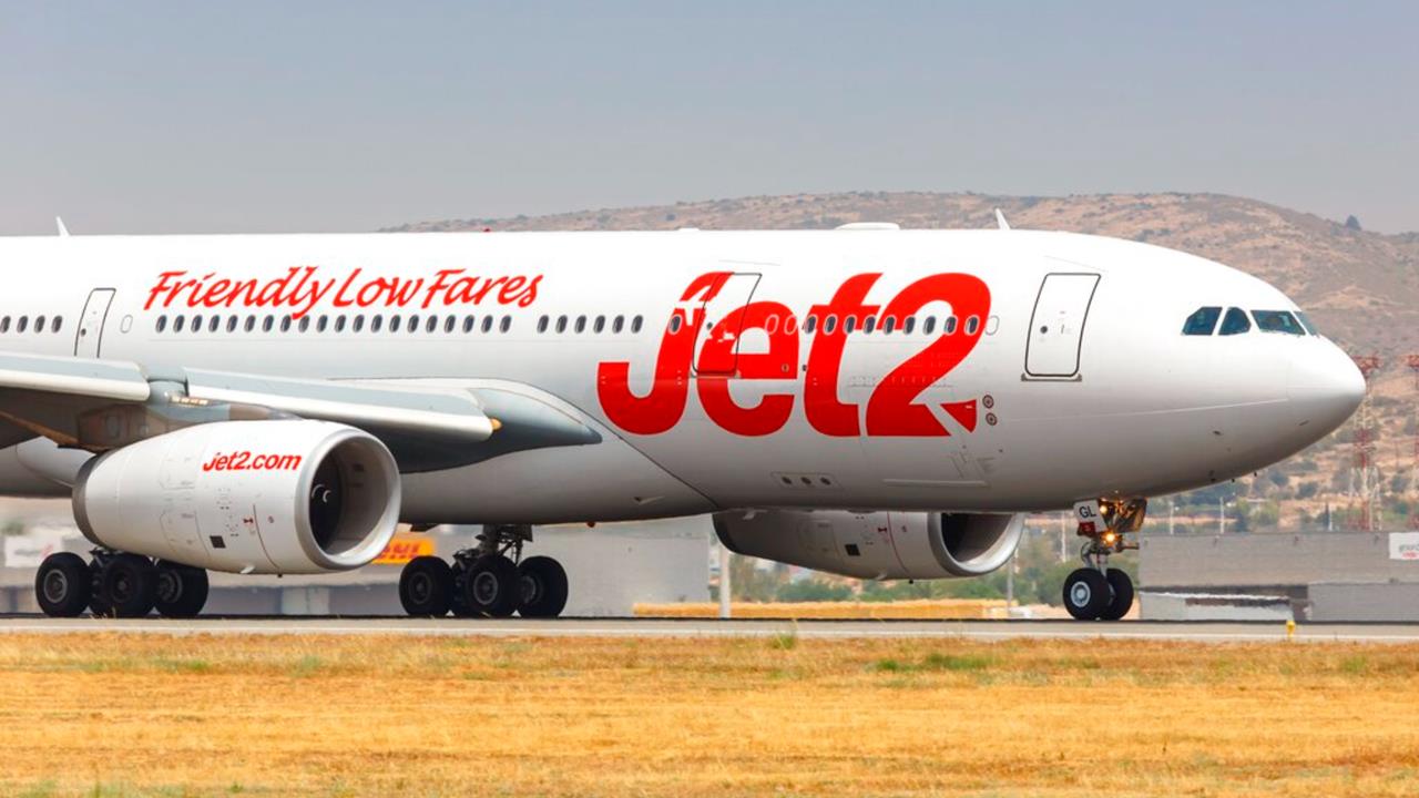 男女搭機熱力四射上演「空中激情」！遭乘客舉報竟辯稱「為飛航祈禱」下場慘烈…