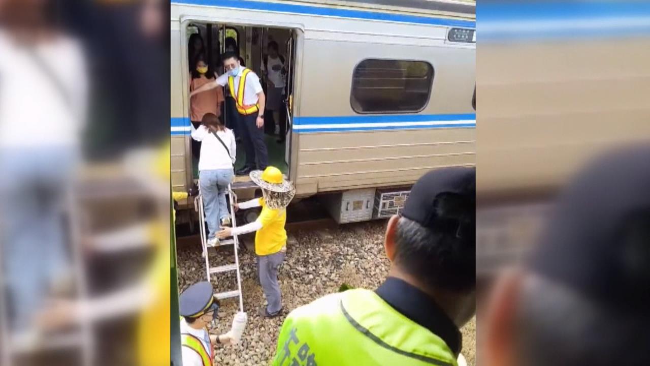 苗栗男子侵入鐵軌遭撞死　列車急煞　旅客爬梯搭接駁