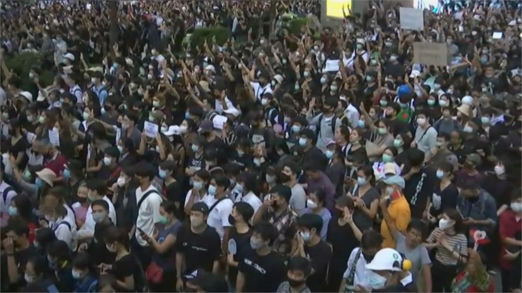 泰國學運第8天 民眾無視集會限聚令續示威