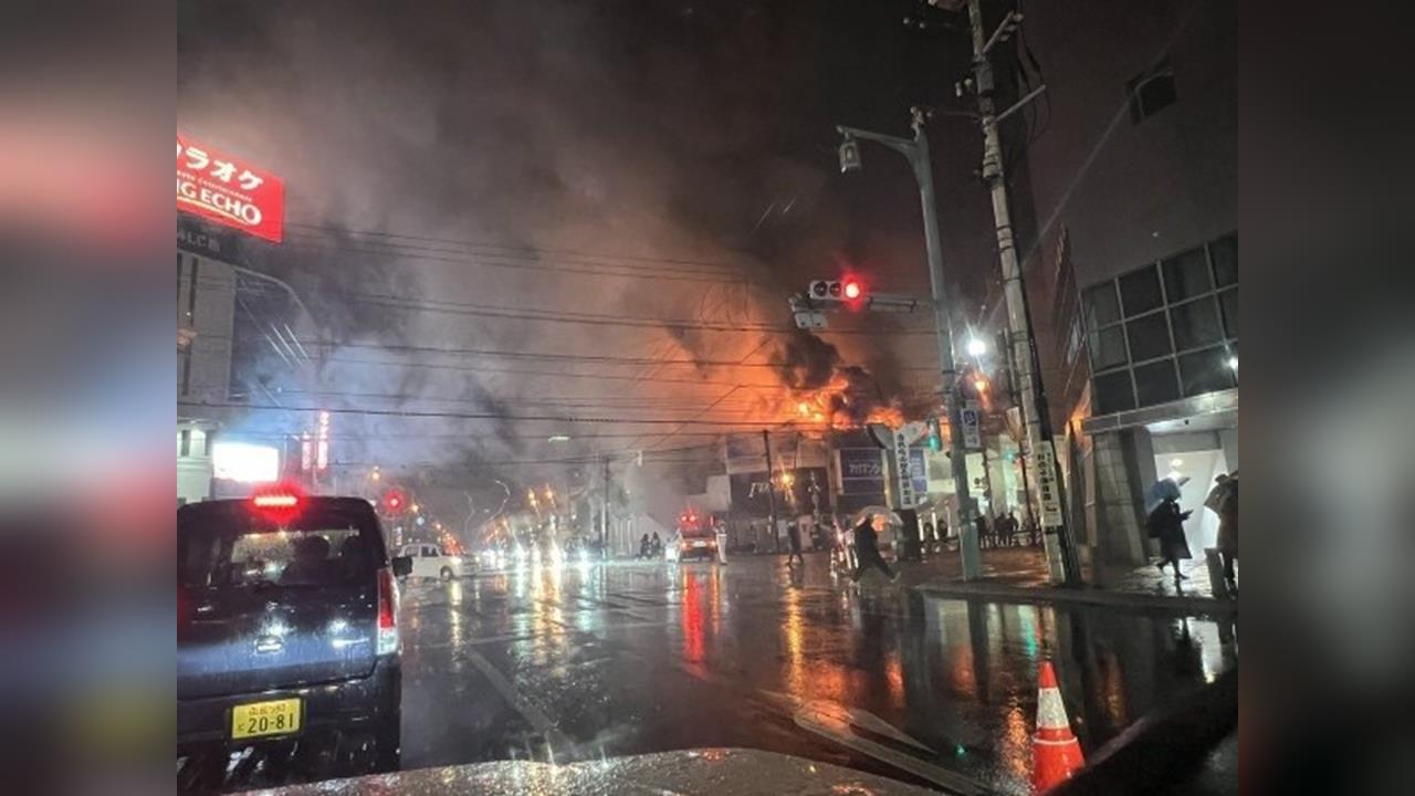 快新聞／北海道函館市中心冒大火！濃煙密布畫面曝　附近百貨公司暫時關閉