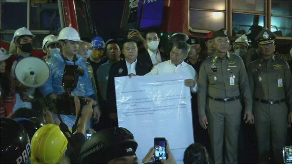 摩卡咖啡代表警察、咖啡是水砲車示威者自創暗語...泰總理宣布撤除國家緊急