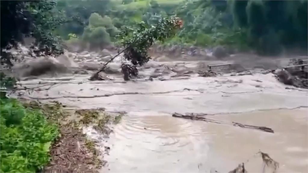 秘魯雨季釀災土石流斷跨國公路　23名外國遊客一度受困