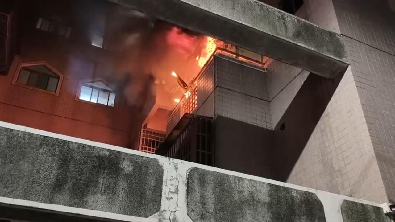 快新／嘉市暗夜火！6人受困火　梯即刻救援