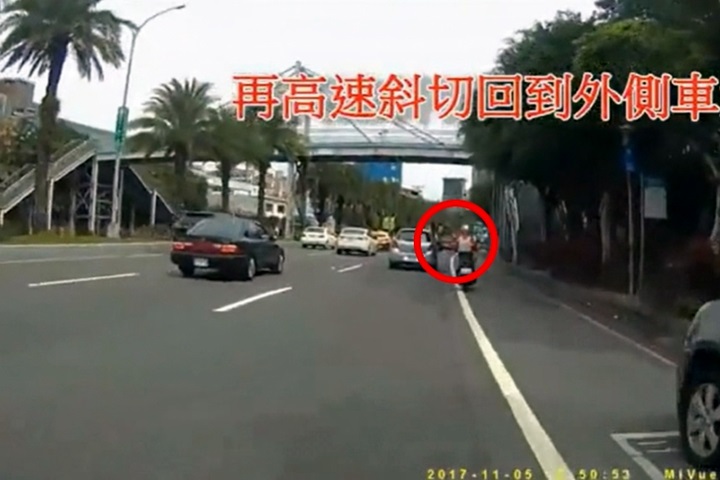 12秒S型連跨9車道!轎車「兩段式待轉」闖紅燈