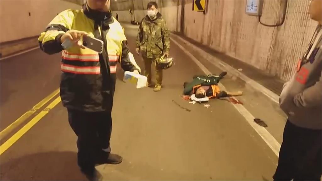 隧道內打滑撞牆摔車 騎士送醫搶救仍命危