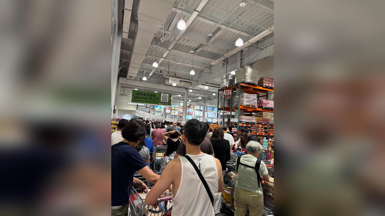 巴威來襲 颱風假搶囤糧 各大知名量販賣場人潮擠爆