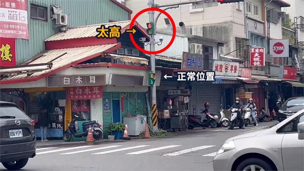 奇景！宜蘭「4公尺高」行人號誌　快跟汽機車號誌平行