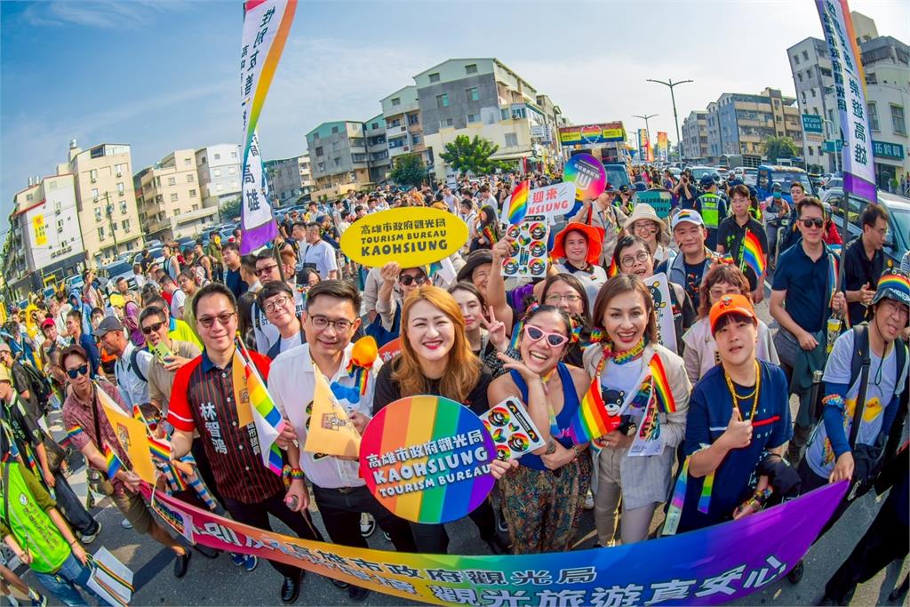 2025高雄同志大遊行吸3萬多人上街 市長初選綠委全現身