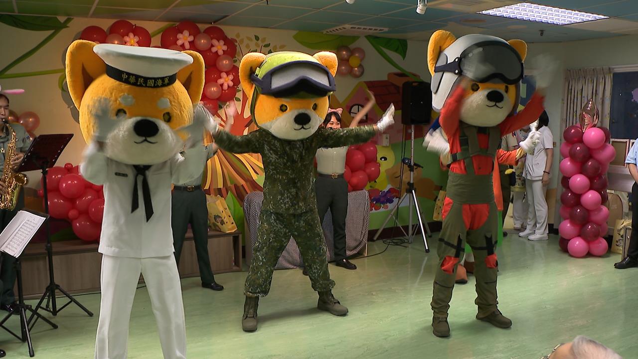 軍人節送暖！　軍校生探視榮總病童　傳遞正能量