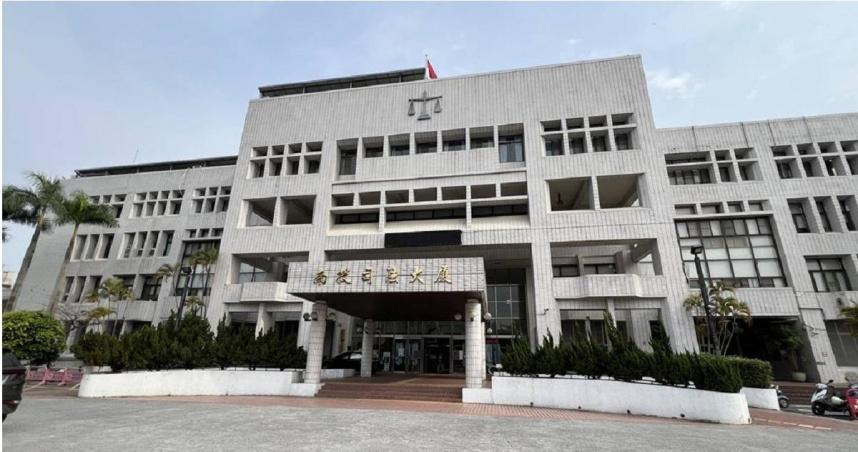 南投色警見女同事洗澡竟2度偷拍　女警抬頭見「鏡頭對著我」嚇傻