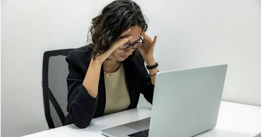 偏頭痛找不到原因？　專家曝4地雷習慣：沒吃早餐、空腹飲酒都上榜