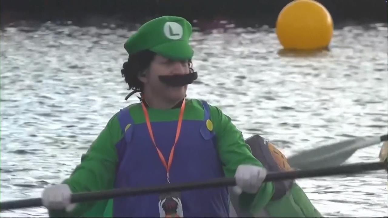 美國奧勒岡南瓜船比賽 參賽者划巨型南瓜拚速度