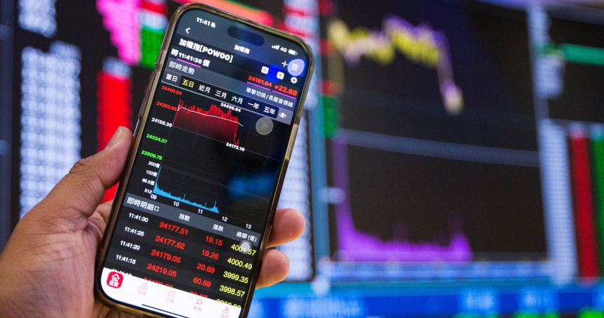 台股挺向32K！金融股ETF飛揚　台新新光金股價創新高、00927漲幅居冠