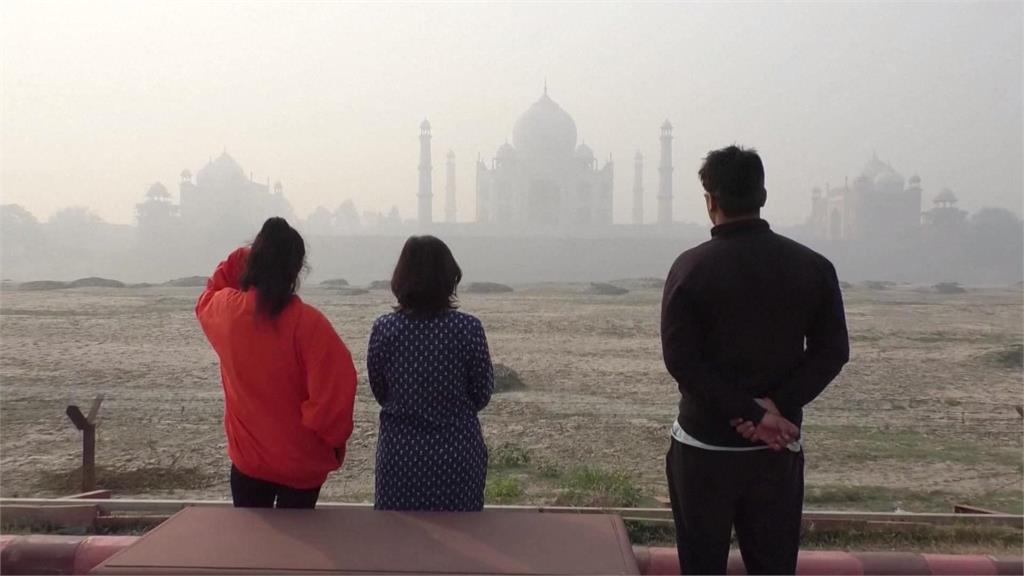 印度霧霾壟罩泰姬瑪哈陵　遊客超失望連拍照都難