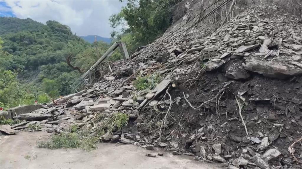 大雨+地震爆落石　六龜往不老溫泉道路中斷
