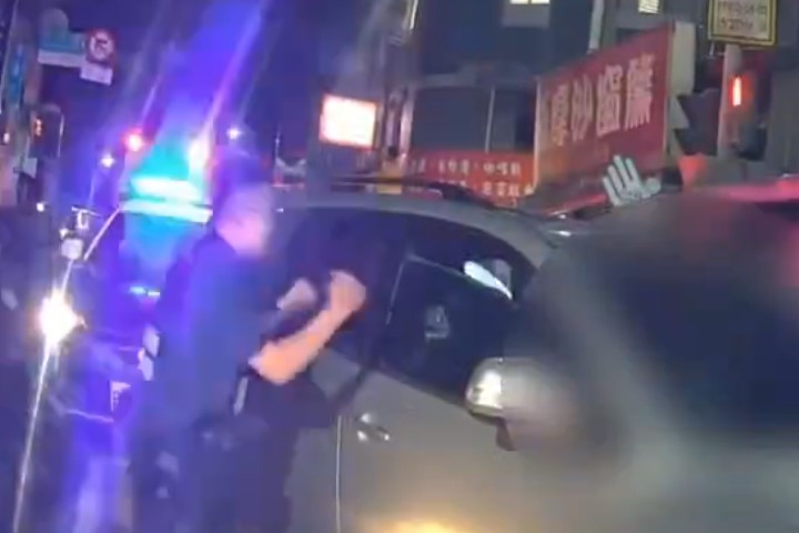 快新聞/酒駕還想逃?新北汐止深夜警匪飛車追逐 嫌犯遭開「22萬元」罰單