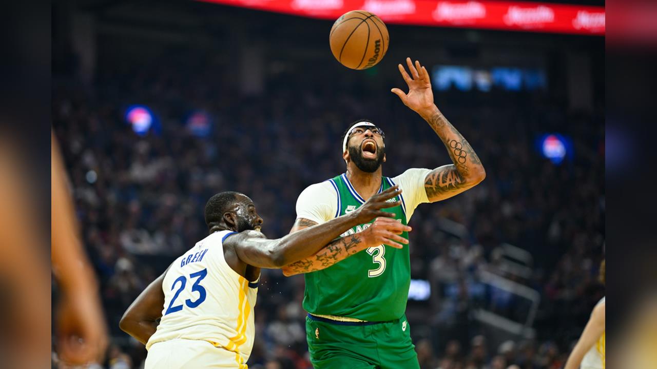 NBA(影)／獨行俠「玻璃人」AD耶誕大戰又傷退！旗子哥得最高27分仍不敵勇士