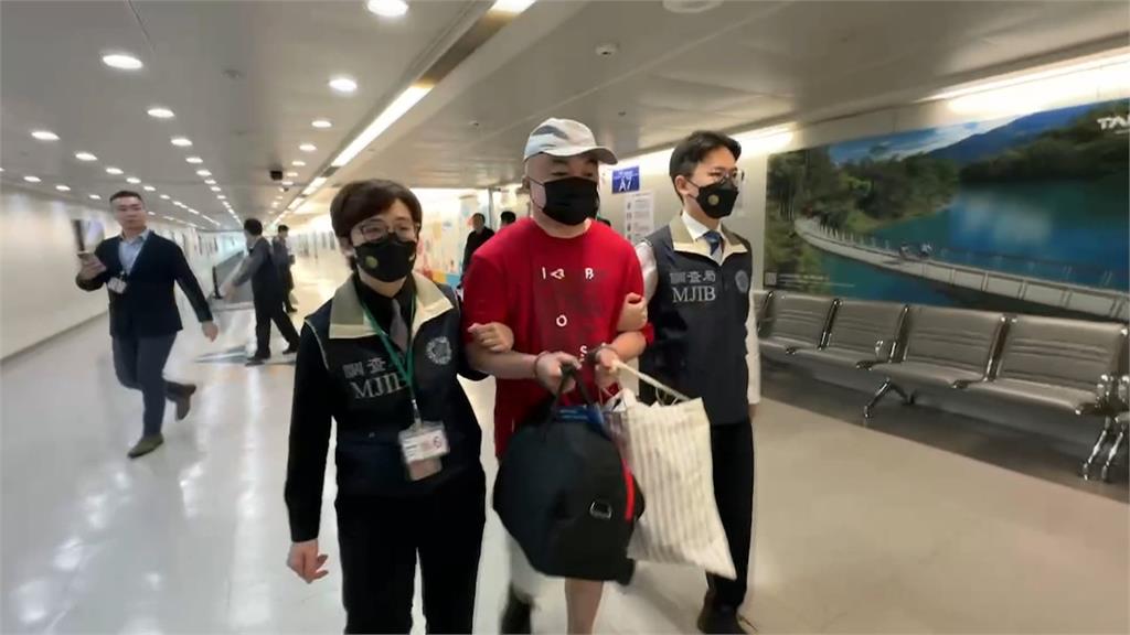 涉貪前上尉李振育潛逃菲律賓　押解返台上銬送桃檢偵辦
