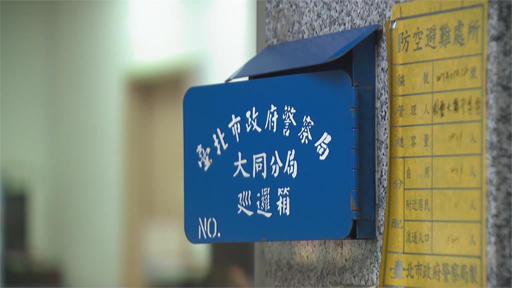 洩憤？男連拆3警用巡邏箱　扔地狠踩畫面曝