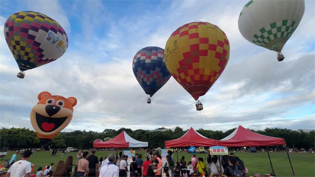 台中石岡熱氣球嘉年華重新登場　一早湧千人排隊、鳥瞰山城風光