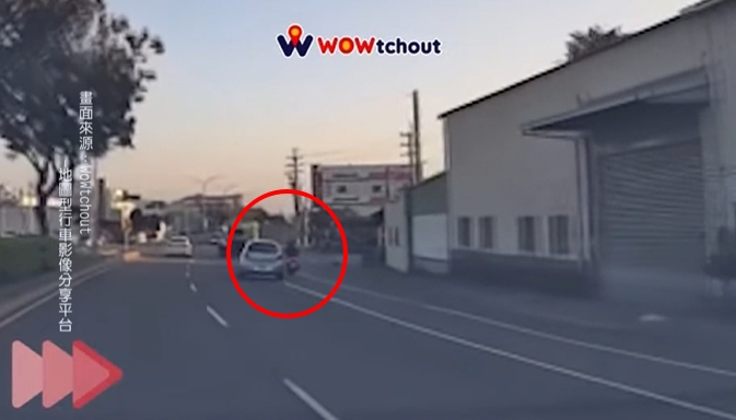 大甲恐怖車禍！騎士遭轎車追撞　「捲車底」輾過骨盆骨折傷勢嚴重