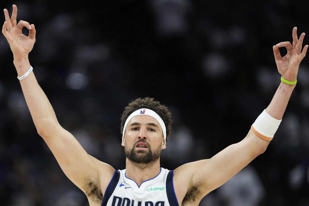 NBA(影)/K湯成功在附加賽雪恥 和AD聯手率獨行俠勝出將爭西區老八